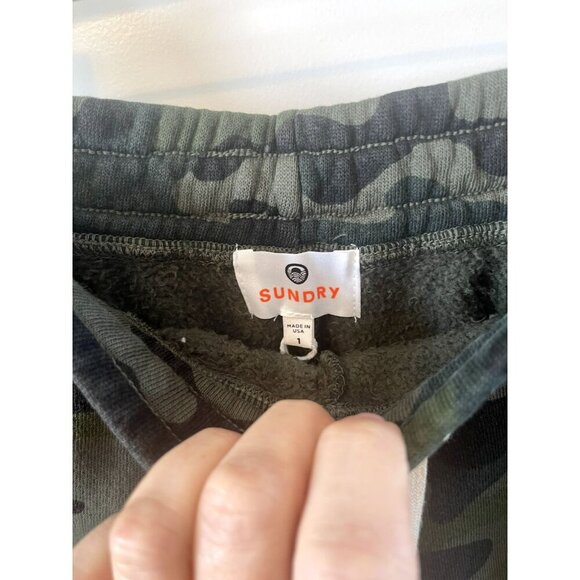 NWT Sundry Women Size S/1 Green Camo Fleece Drawstring Sweat Shorts Neon Stripes - Picture 5 of 5